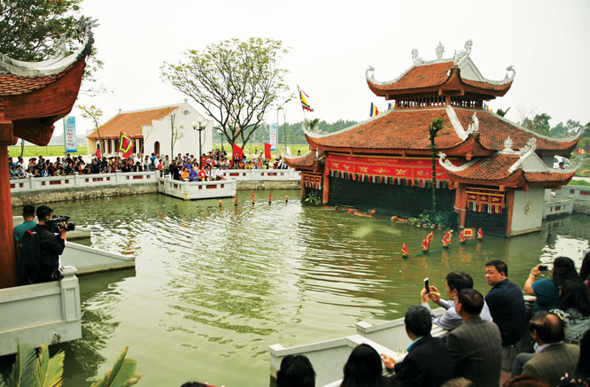 Làng  múa rối nước Đào Thục thu hút đông đảo du khách. Ảnh: http://nhipsonghanoi.vn/